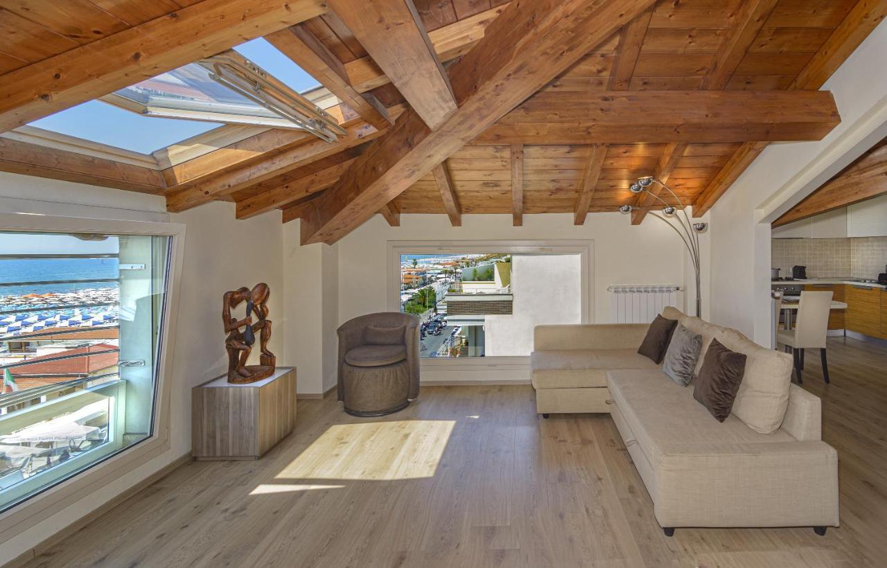 Attico Panoramico Fronte Mare Villa Camaiore Bagian luar foto